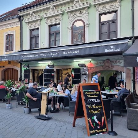 Appartamento L'Oro Di Napoli Zagreb Exterior foto