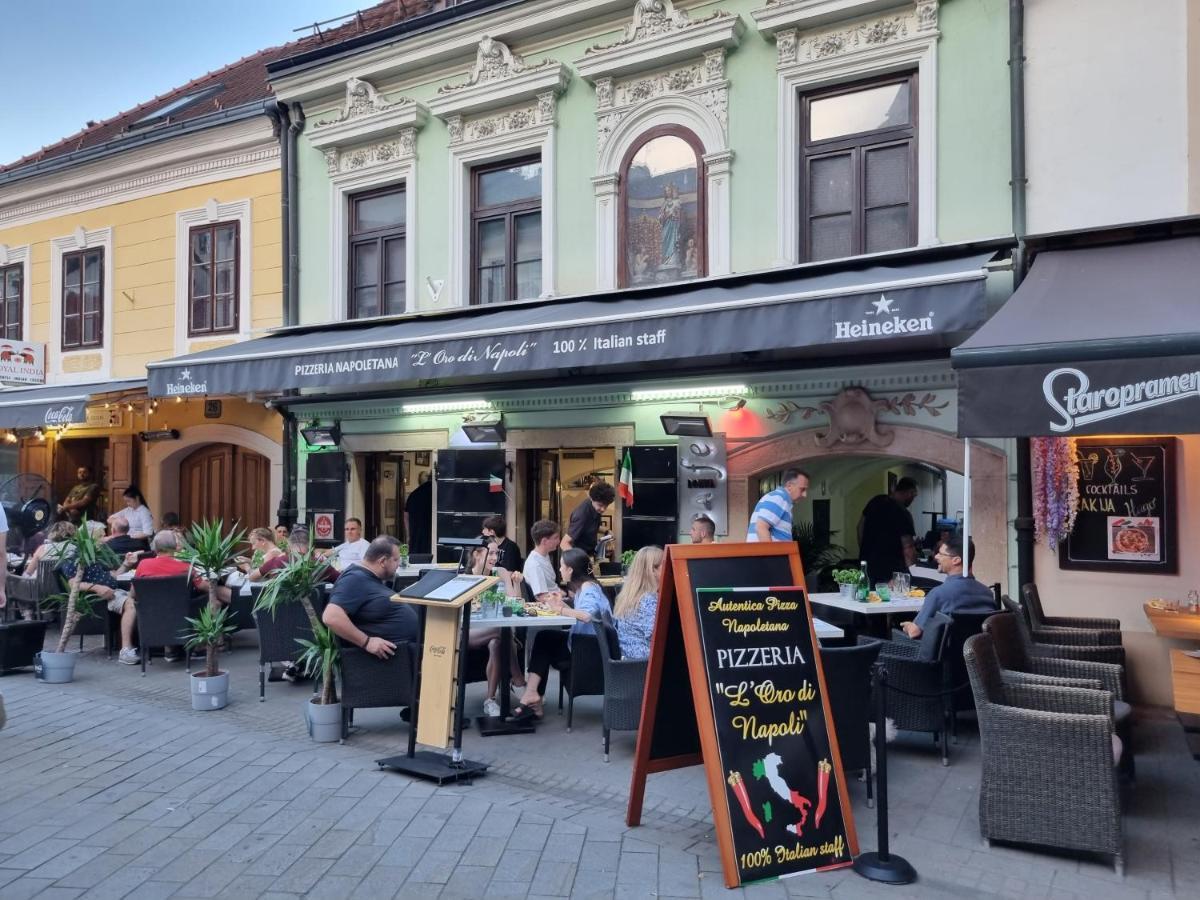 Appartamento L'Oro Di Napoli Zagreb Exterior foto